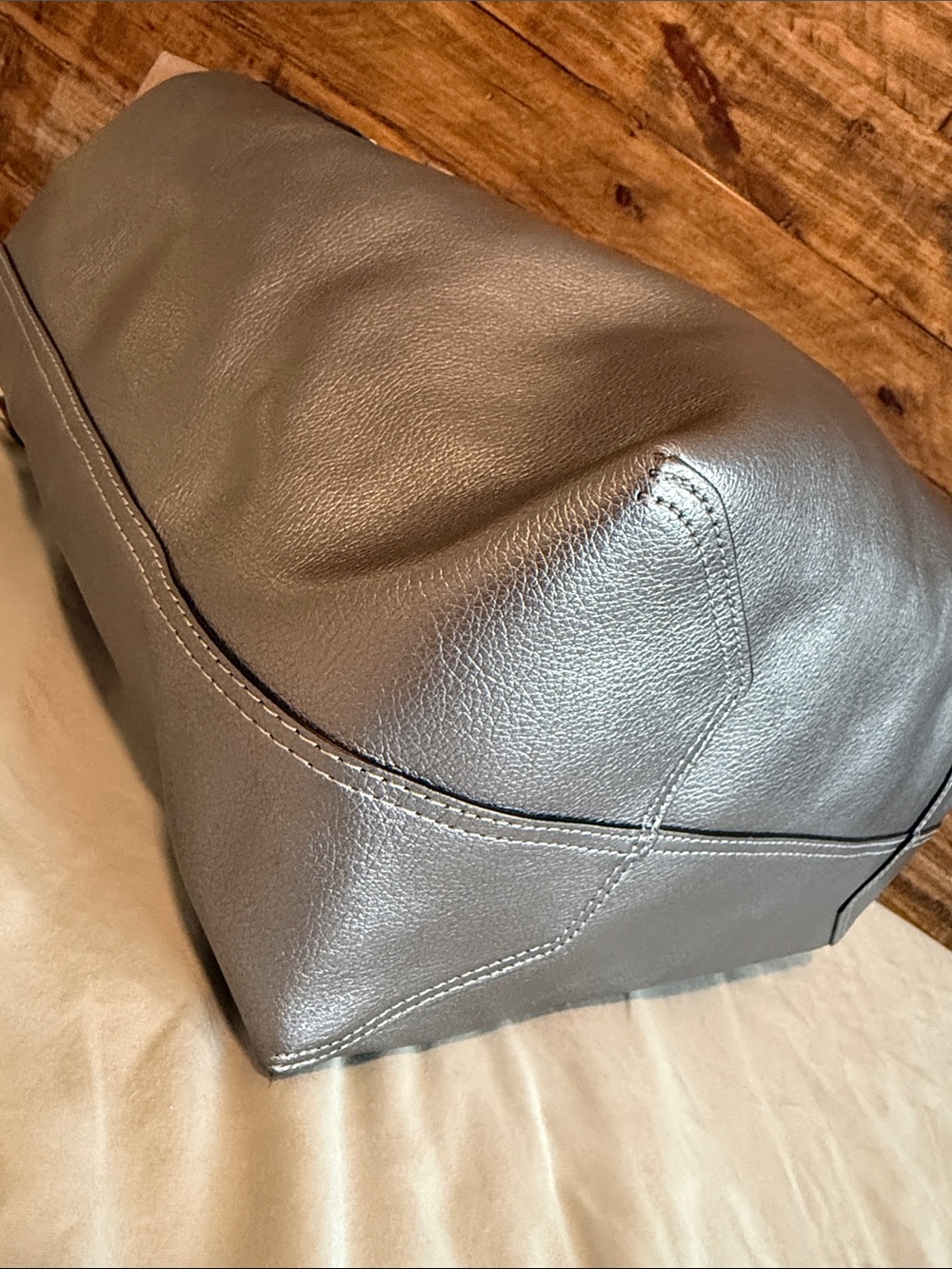 Kate spade (GUC) Metallic Silver Reversible Tote with Wristlet Pouch - Picture 9 of 10